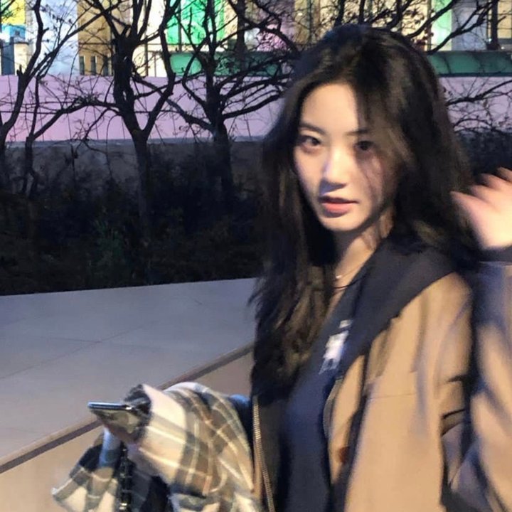 笼中女